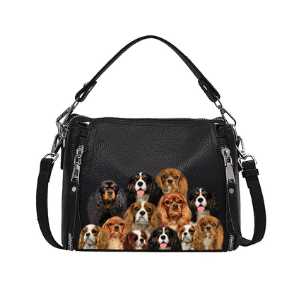 Un groupe de sac à main Cavalier King Charles Spaniels