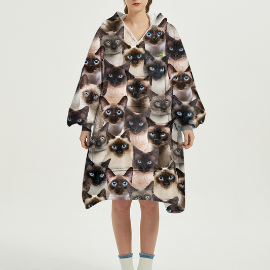 Warm Winter With Siamese Cats - Fleece Blanket Hoodie