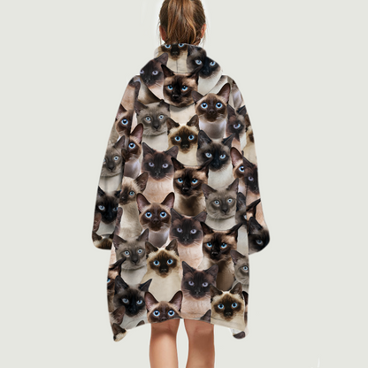 Warm Winter With Siamese Cats - Fleece Blanket Hoodie