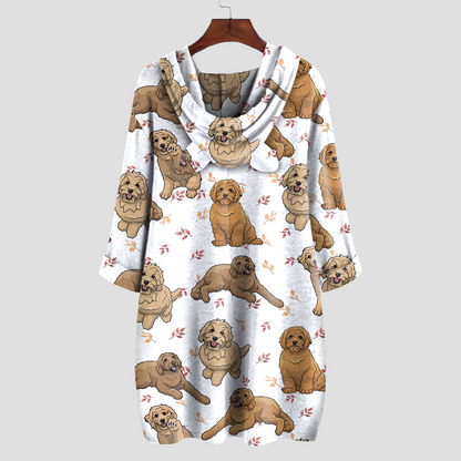 Niedlicher Goldendoodle - Kapuzenpullover mit Ohren V1