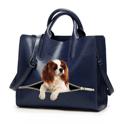 Réduisez le stress au travail avec le Cavalier King Charles Spaniel - Sac à main de luxe V2