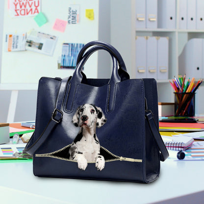 Réduisez le stress au travail avec un dogue allemand - Sac à main de luxe V1