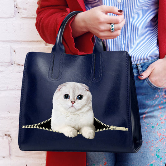Réduisez le stress au travail avec Scottish Fold Cat - Sac à main de luxe V2