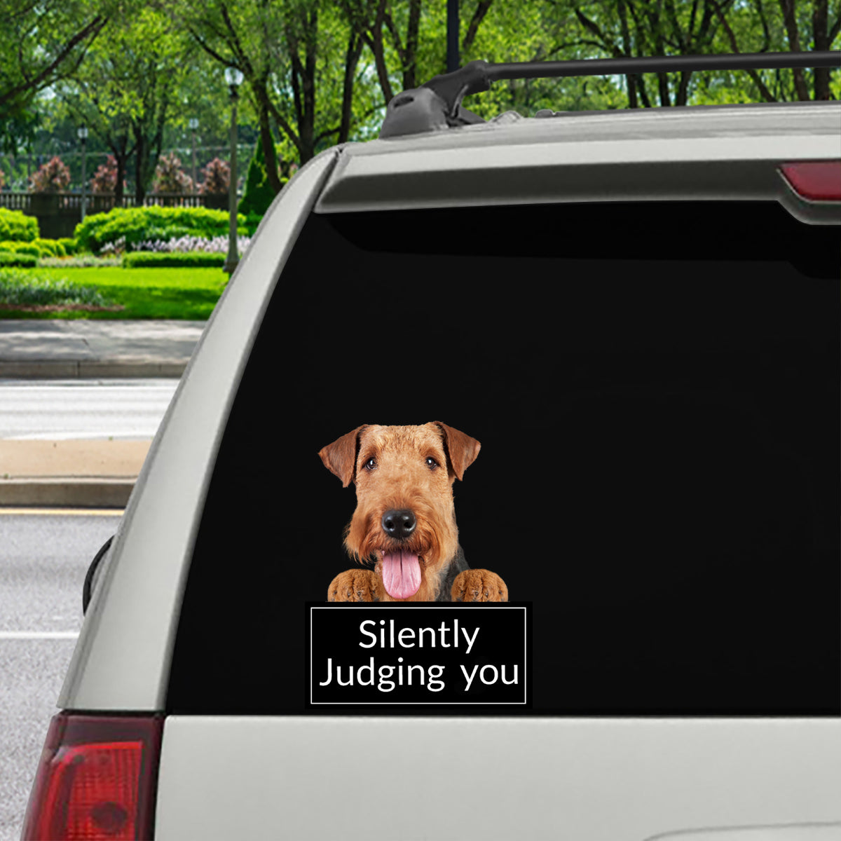 Silently Judging You – Airedale Terrier Auto-/Tür-/Kühlschrank-/Laptop-Aufkleber V1