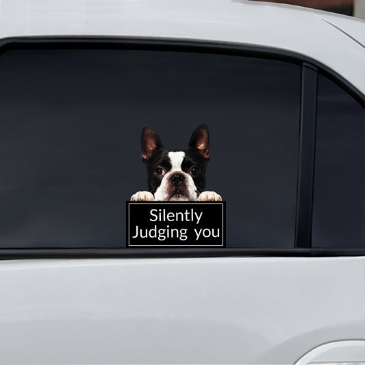 Vous juger silencieusement - Boston Terrier Voiture / Porte / Réfrigérateur / Autocollant pour ordinateur portable V1