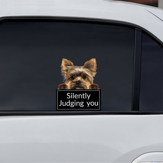 Vous juger silencieusement - Autocollant de voiture/porte/réfrigérateur/ordinateur portable Yorkshire Terrier V1