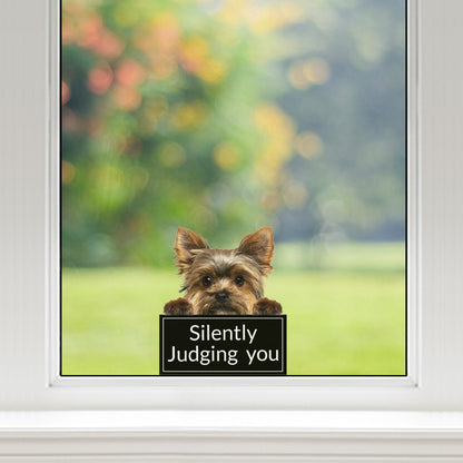 Silently Judging You – Yorkshire Terrier Auto-/Tür-/Kühlschrank-/Laptop-Aufkleber V1