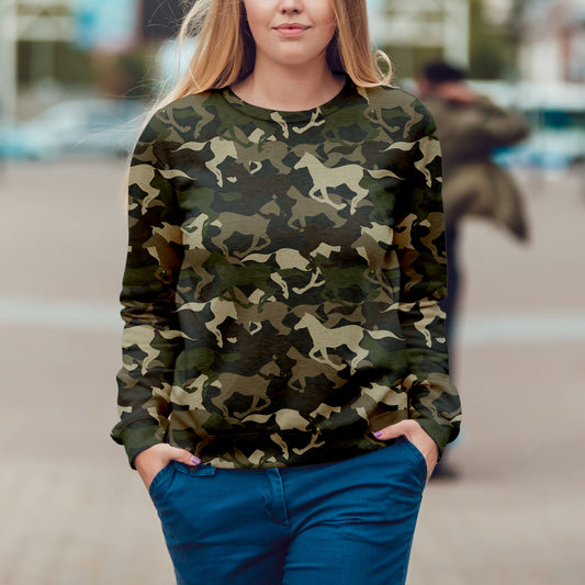Street Style mit Pferde-Camouflage-Sweatshirt V1