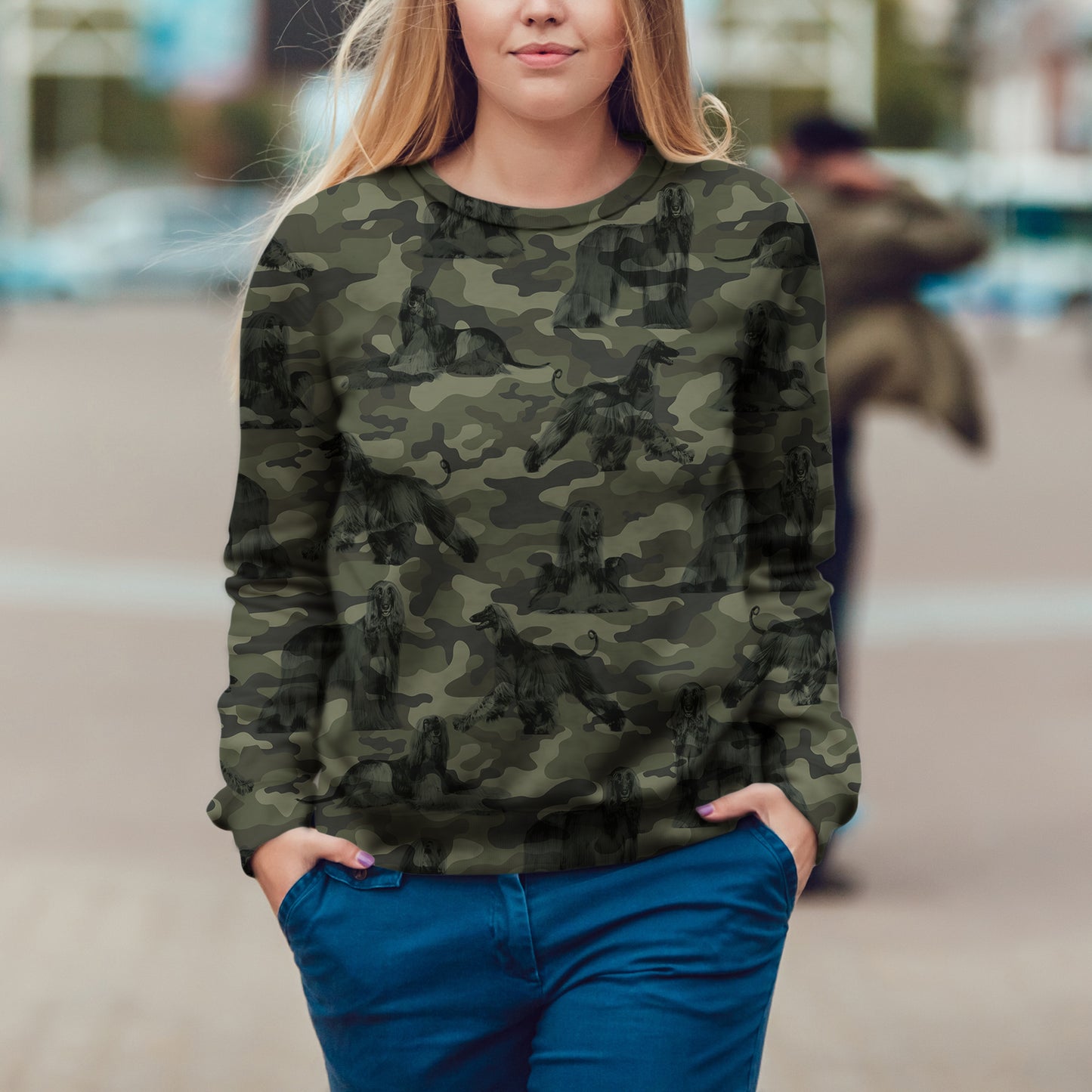 Street Style mit Afghan Hound Camo Sweatshirt V1