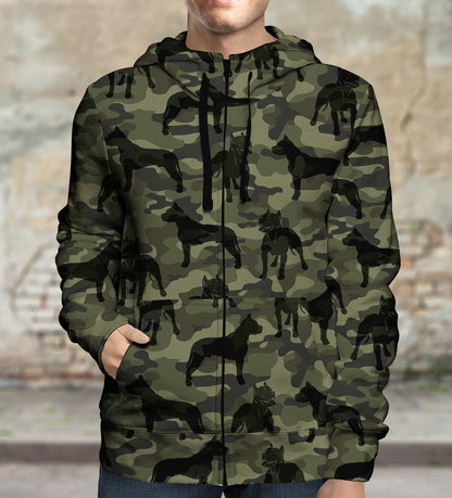 Street Style mit American Pit Bull Terrier Camo Hoodie V1