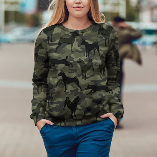 Street Style avec sweat-shirt camouflage Basenji V1