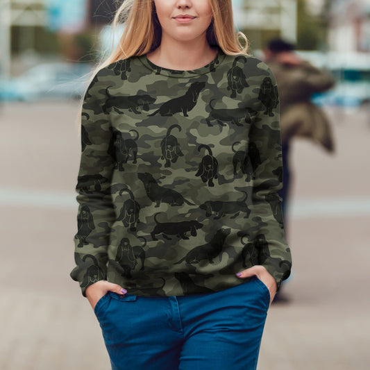 Street Style avec sweat-shirt camouflage Basset Hound V1