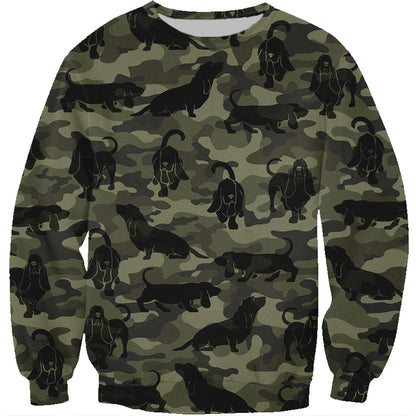 Street Style mit Basset Hound Camo Sweatshirt V1