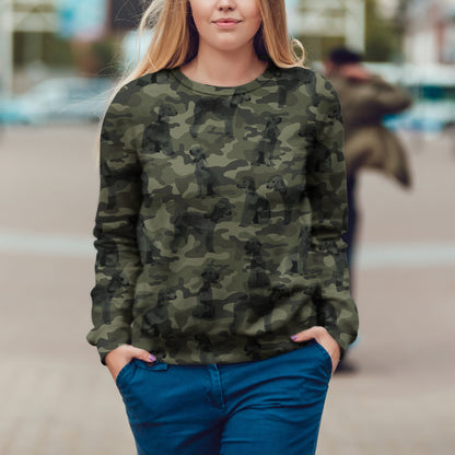 Street Style mit Bedlington Terrier Camo Sweatshirt V1