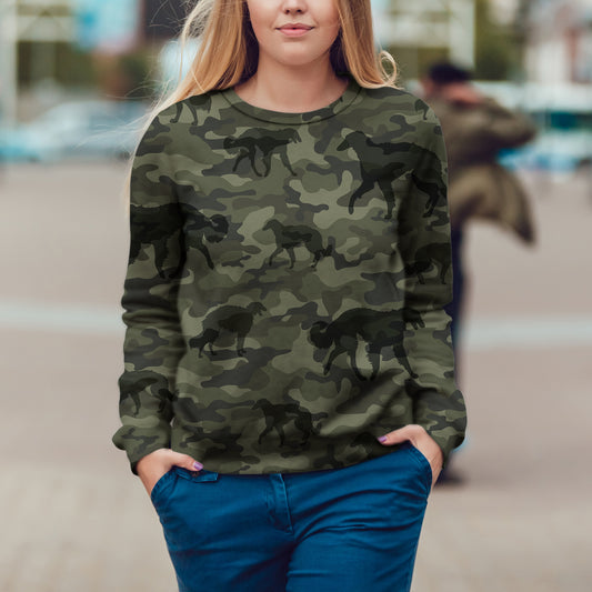 Street Style avec sweat-shirt camouflage Barzoï V1