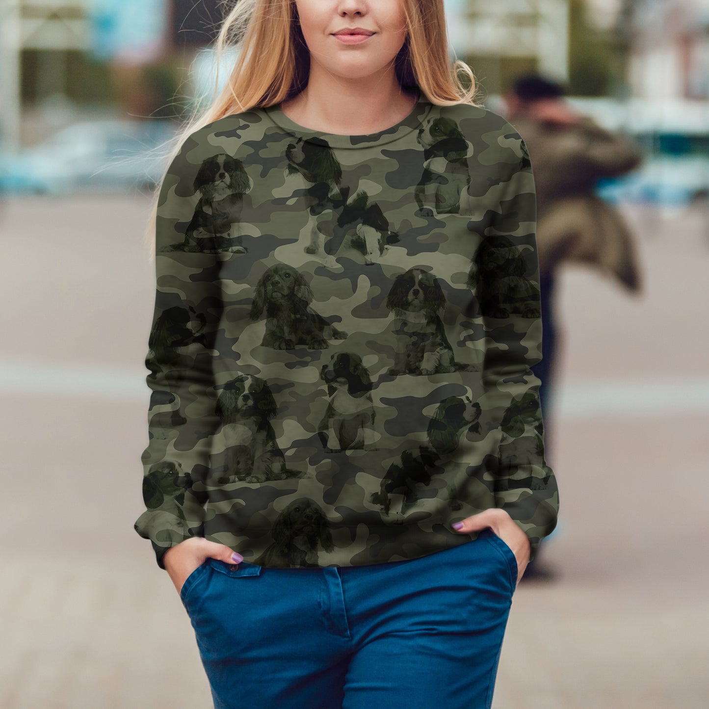 Street Style mit Cavalier King Charles Spaniel Camo Sweatshirt V1