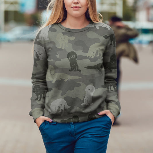 Street Style avec sweat-shirt camouflage Cavalier King Charles Spaniel V4