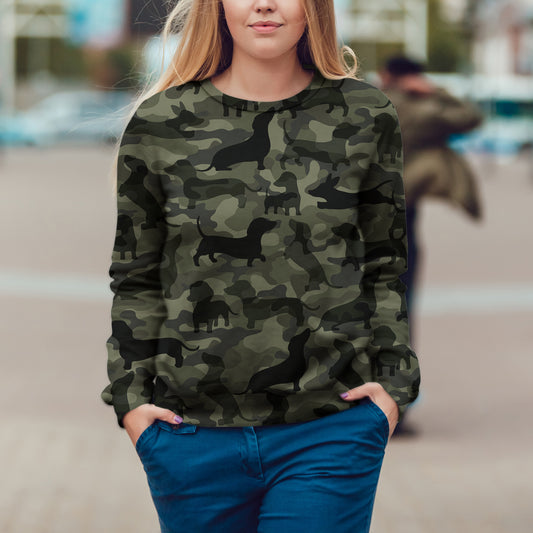 Street Style mit Dackel-Camouflage-Sweatshirt V1