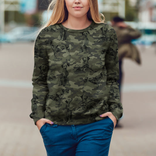 Street Style mit Dalmatiner-Camouflage-Sweatshirt V1