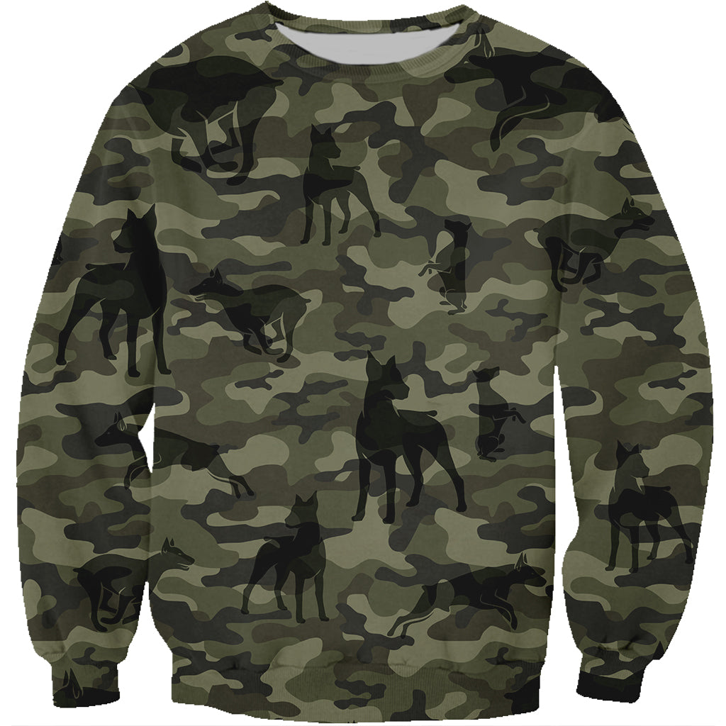 Street Style mit Dobermann-Camouflage-Sweatshirt V1