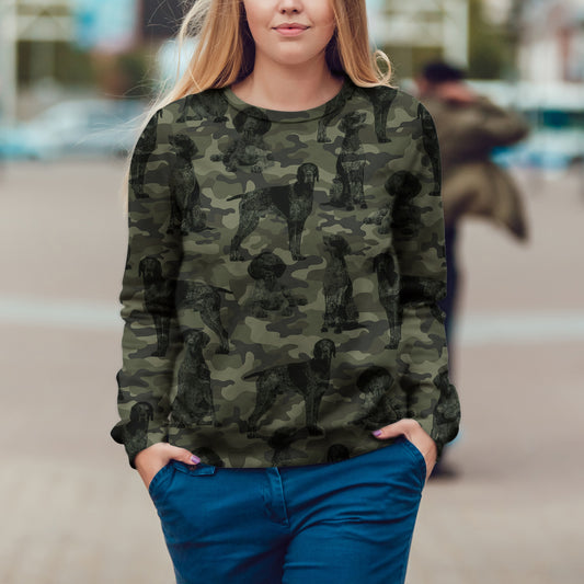 Street Style avec sweat-shirt camouflage pointeur allemand à poil court V1