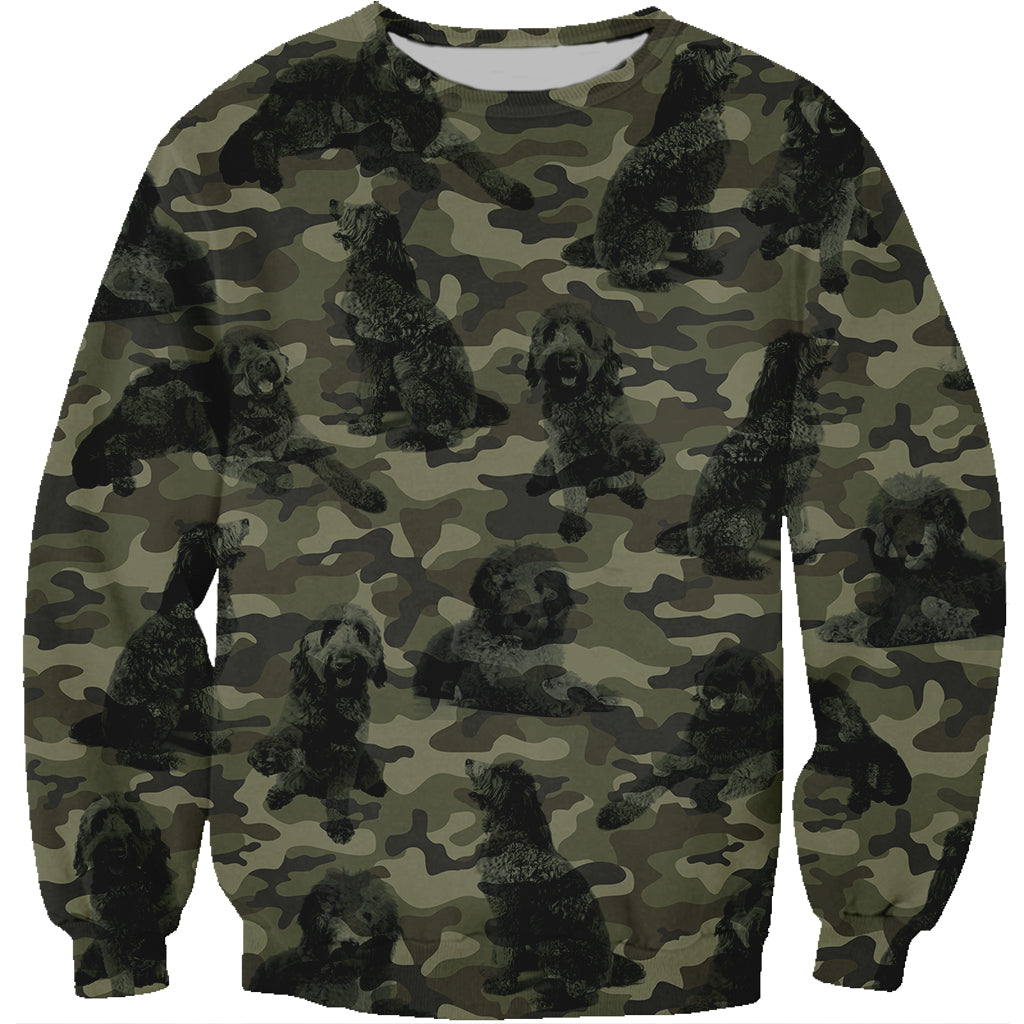 Street Style avec sweat-shirt camouflage Goldendoodle V1