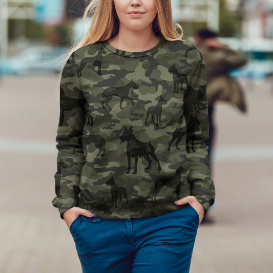 Street Style avec sweat-shirt camouflage Great Dane V1
