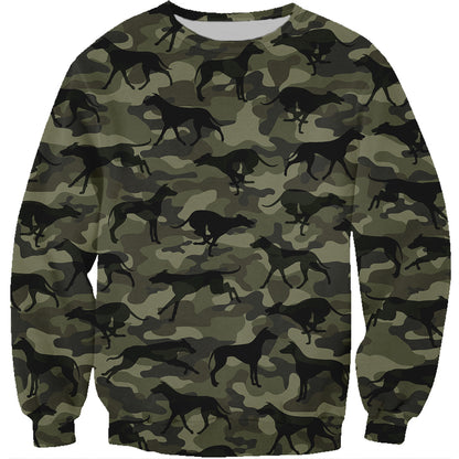 Street Style mit Greyhound Camo Sweatshirt V1