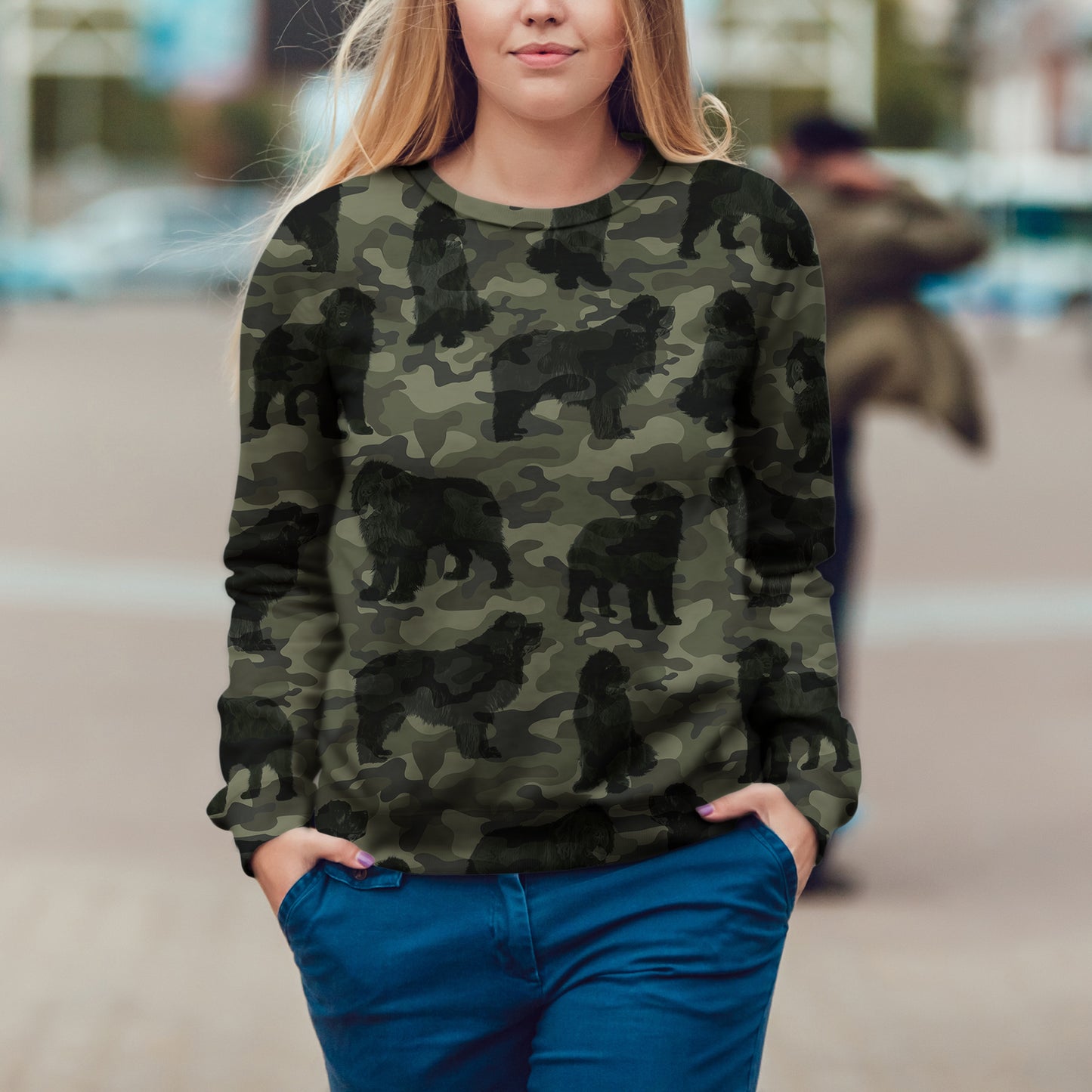 Street Style avec sweat-shirt camouflage Terre-Neuve V1