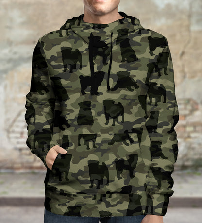 Street Style mit Mops Camo Hoodie V1