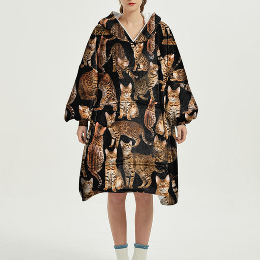 Warm Winter With Bengal Cats - Fleece Blanket Hoodie
