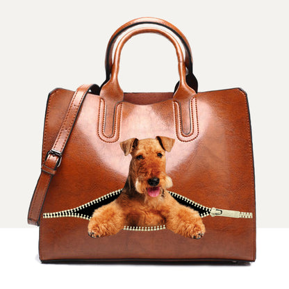 Ihr bester Begleiter – Airedale Terrier Luxus-Handtasche V1