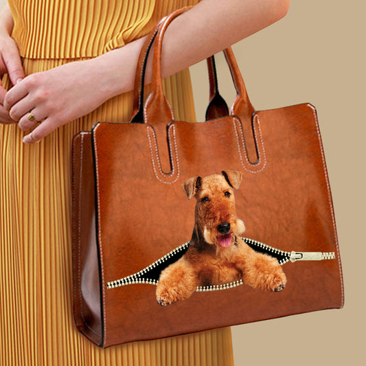 Ihr bester Begleiter – Airedale Terrier Luxus-Handtasche V1