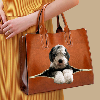 Ihr bester Begleiter – Old English Sheepdog Luxus-Handtasche V1